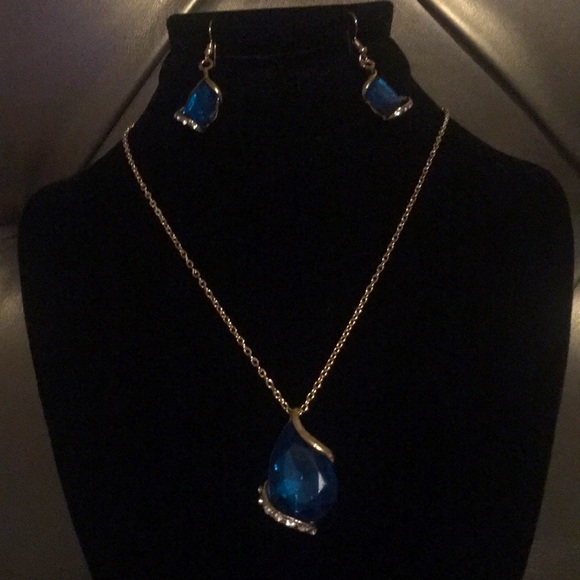 Turquoise Teardrop and Rhinestone Neckace Set - Picture 3 of 6